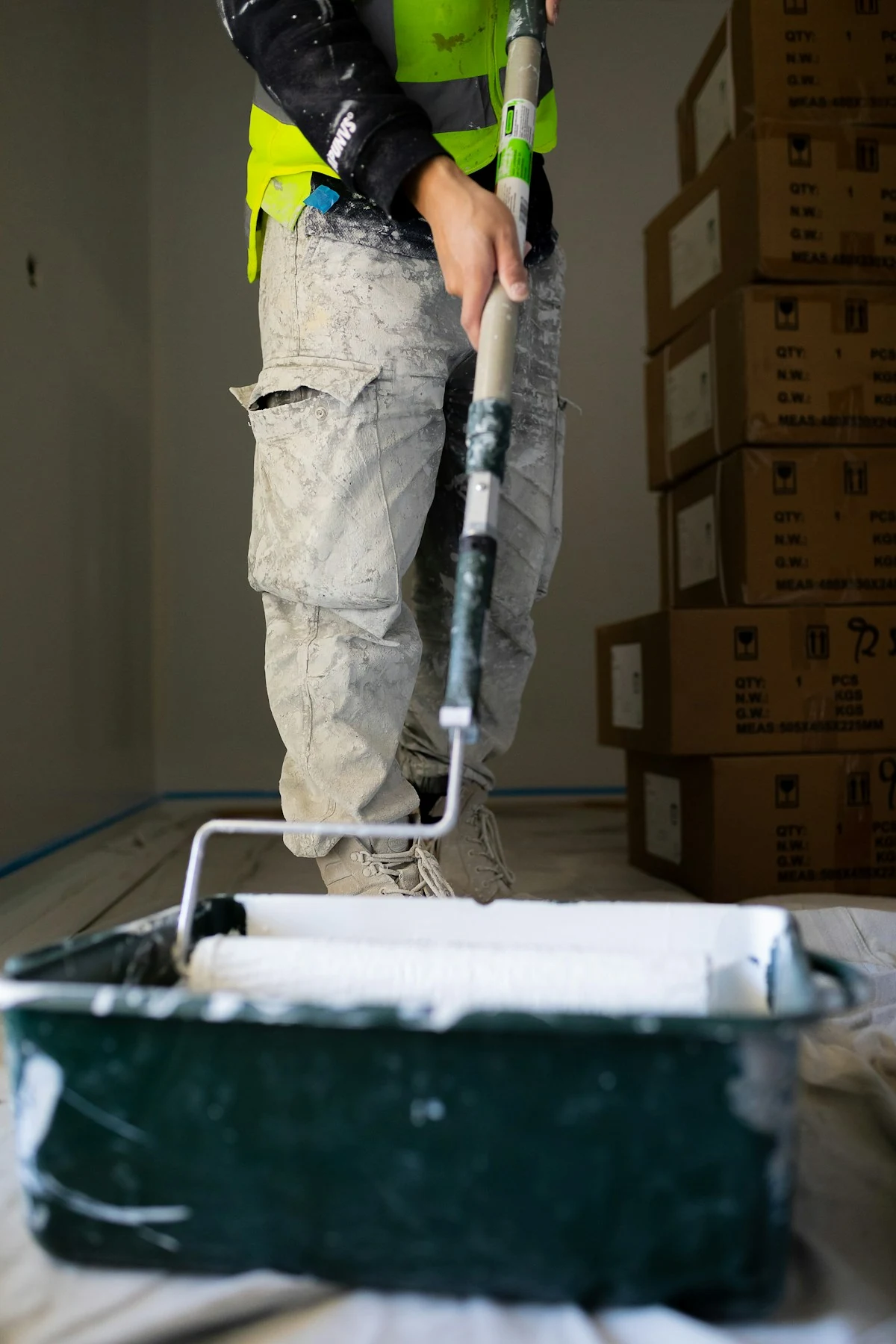 Preparing a paint roller