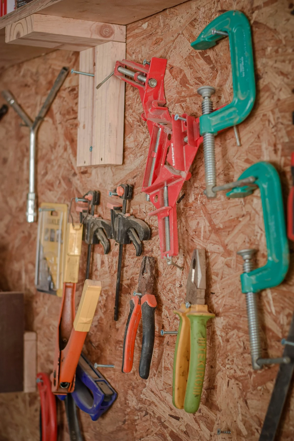 Hand tools for carpentry